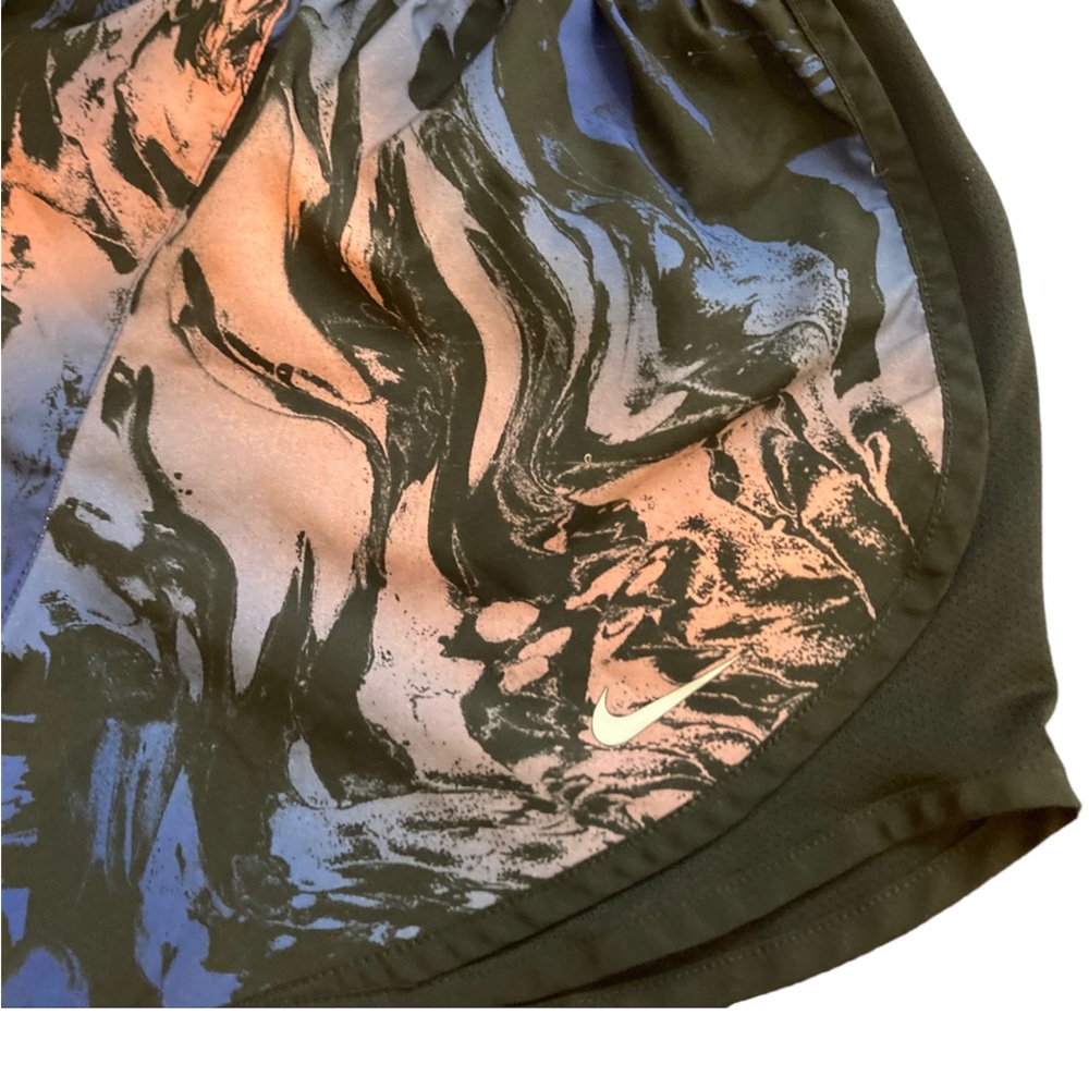 Nike size small - Picture 2 of 3